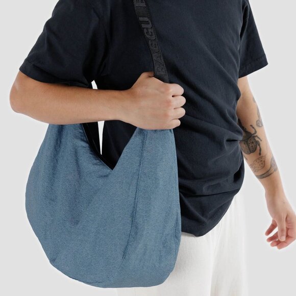 NWT Baggu Large Nylon Crescent Bag - Digital Denim - Picture 2 of 4